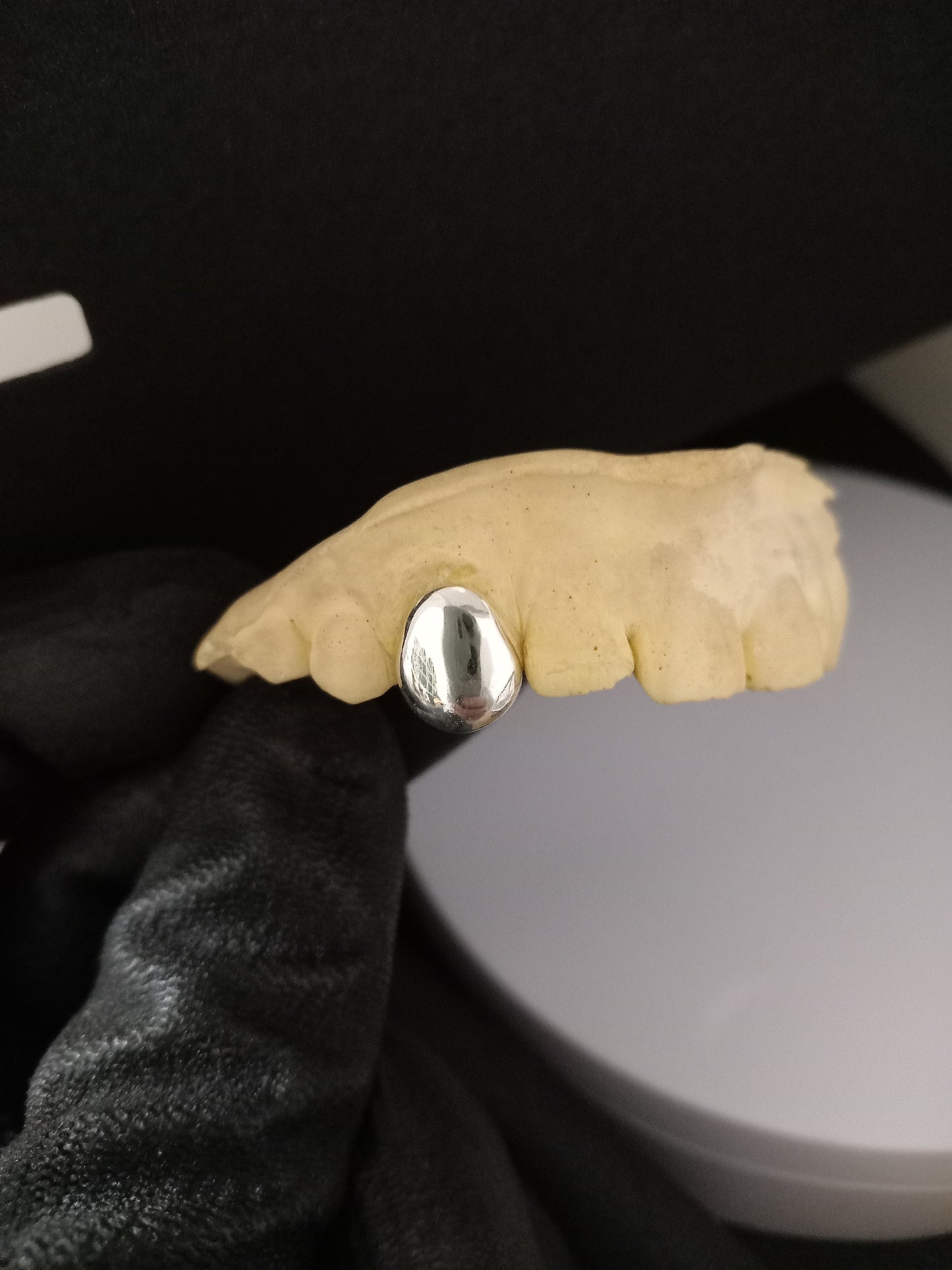 Single silver cap